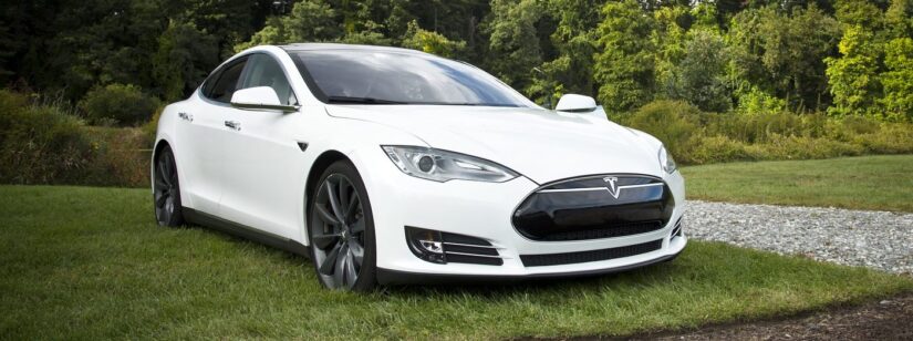 Tesla Slacker Radio Is Half-Baked